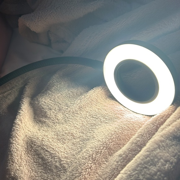 Ringlight - Picture 3 of 7